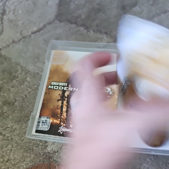 Call of Duty: Modern Warfare 2 for PlayStation 3 - Black - Picture 3 of 3